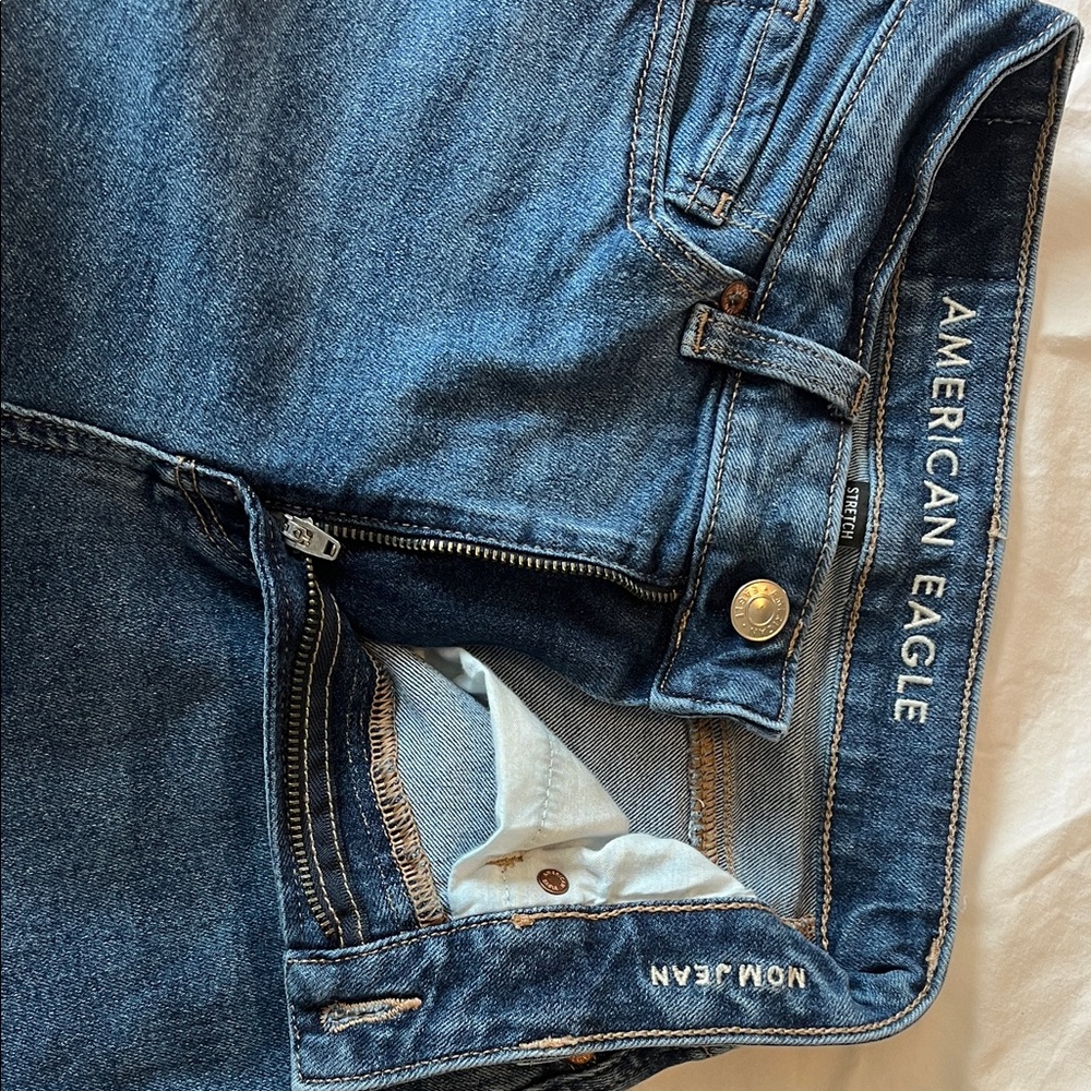 American Eagle Outfitters Mom Jeans